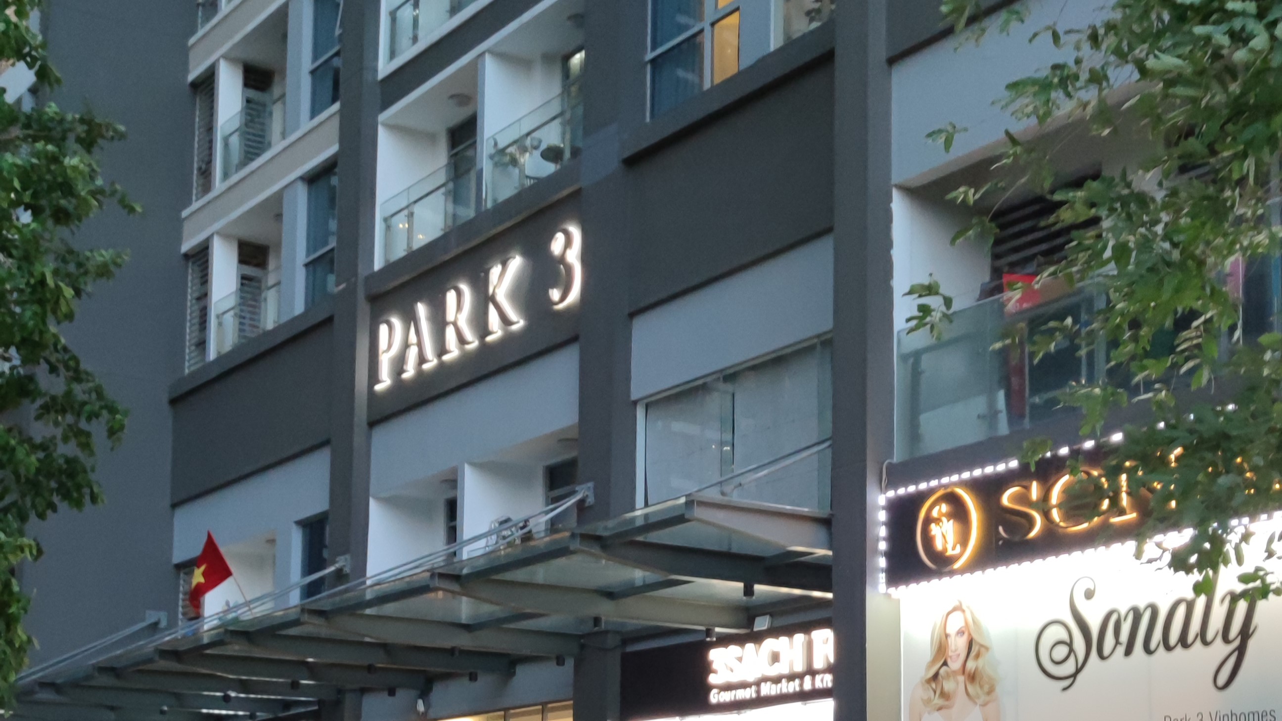 HCM: Trạm sạc VinFast - Vinhomes Central Park 3